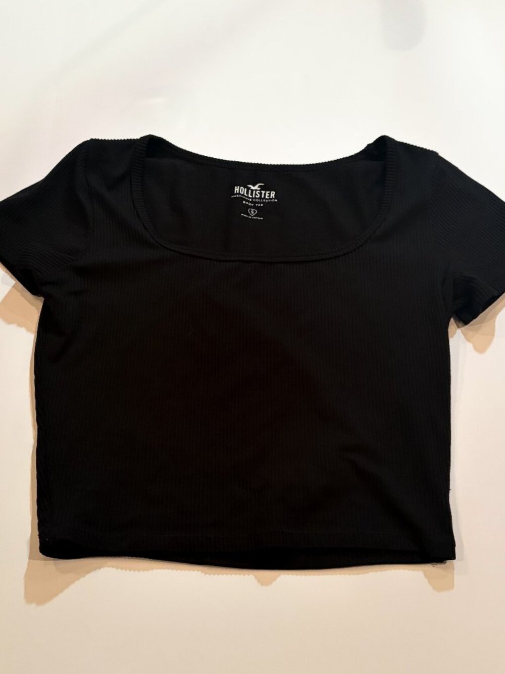 Hollister Must-Have Collection Black Ribbed Baby Tee Size Small